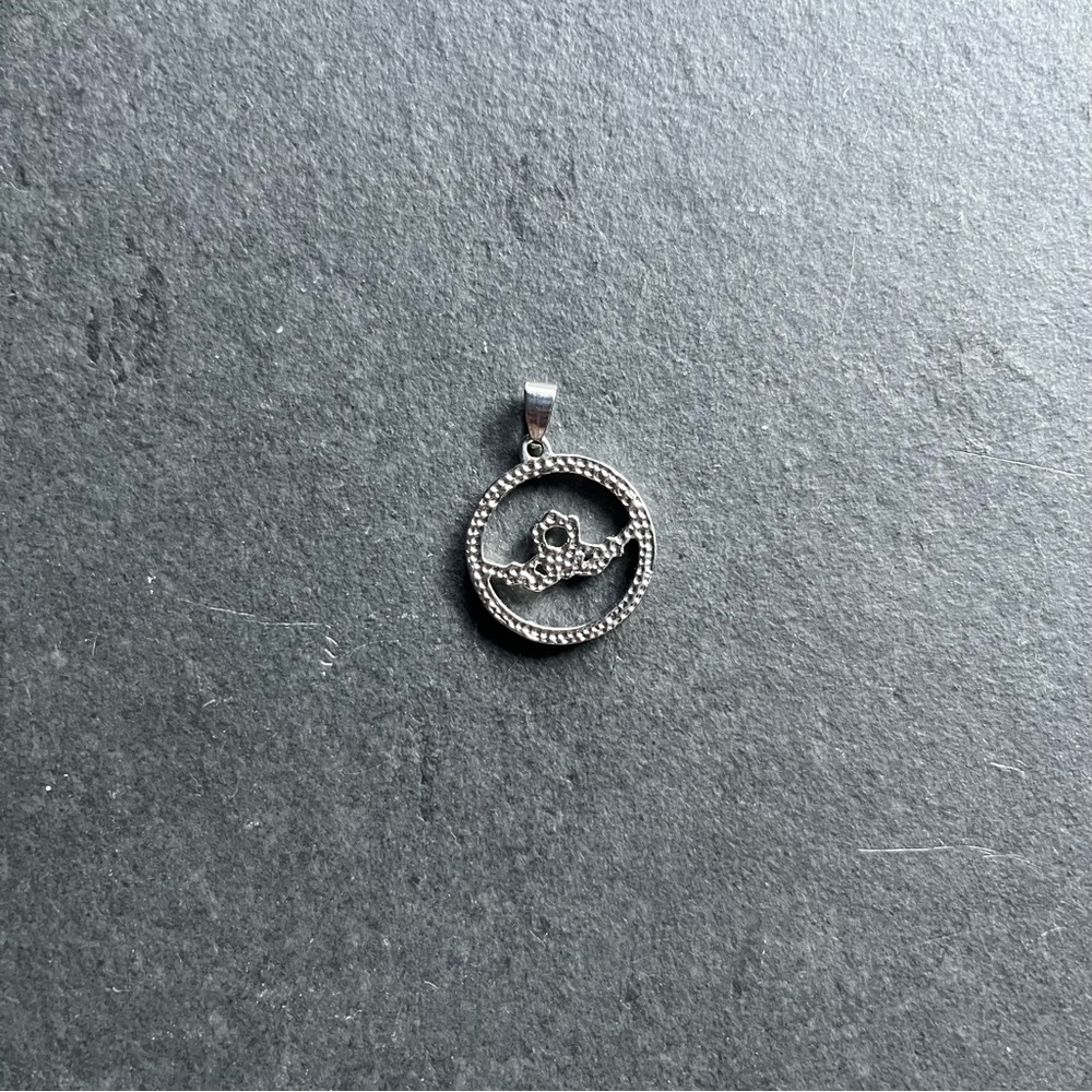 Claddagh Pendant - Picture 2 of 3